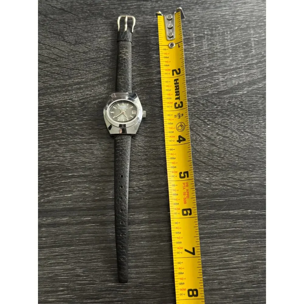 Grand Prix Deluxe 17 Antimagnetic Silver Tone Wristwatch Stainless‎ Steel Back